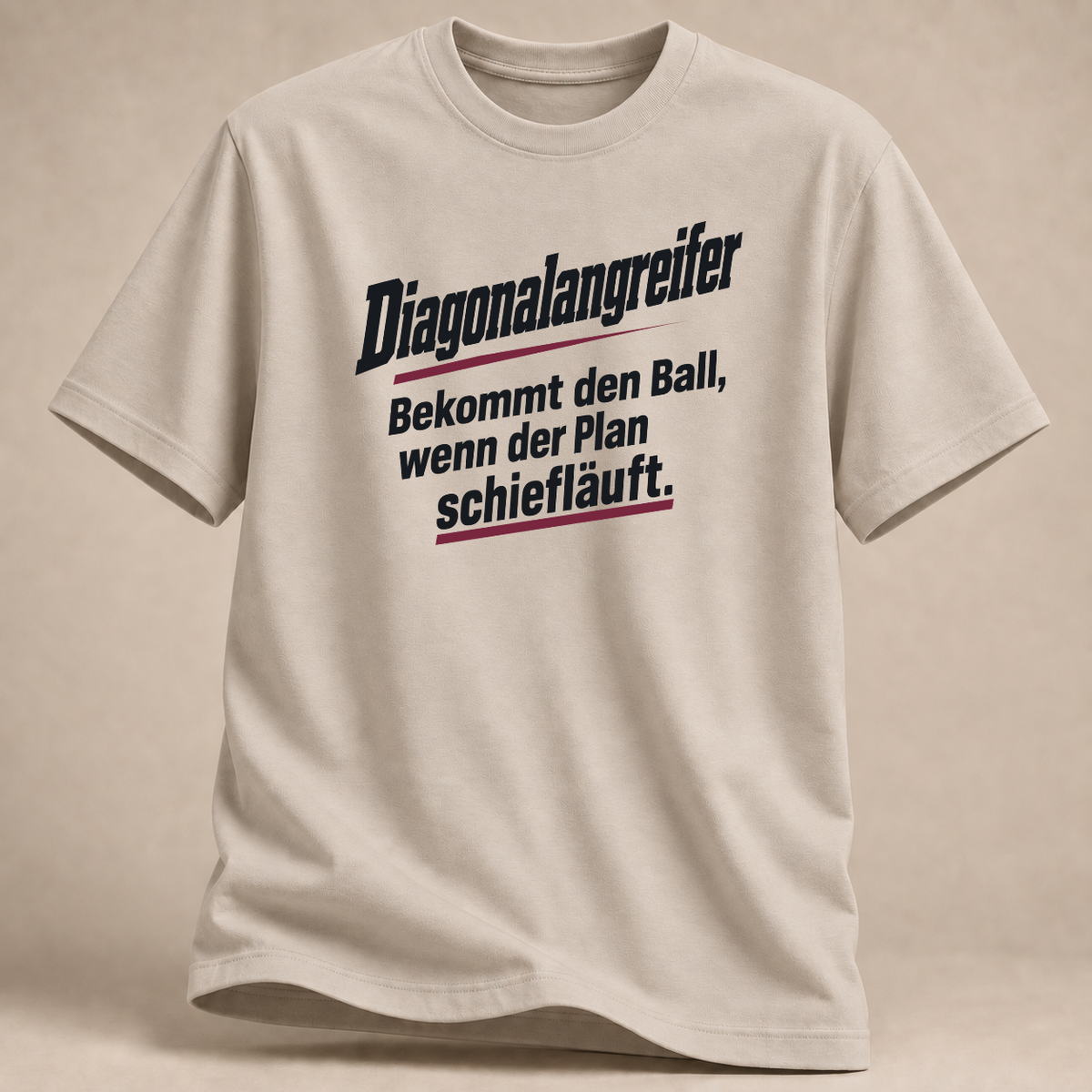RÜCKRAUM – Athletisches Diagonalangreifer T-Shirt – Sand
