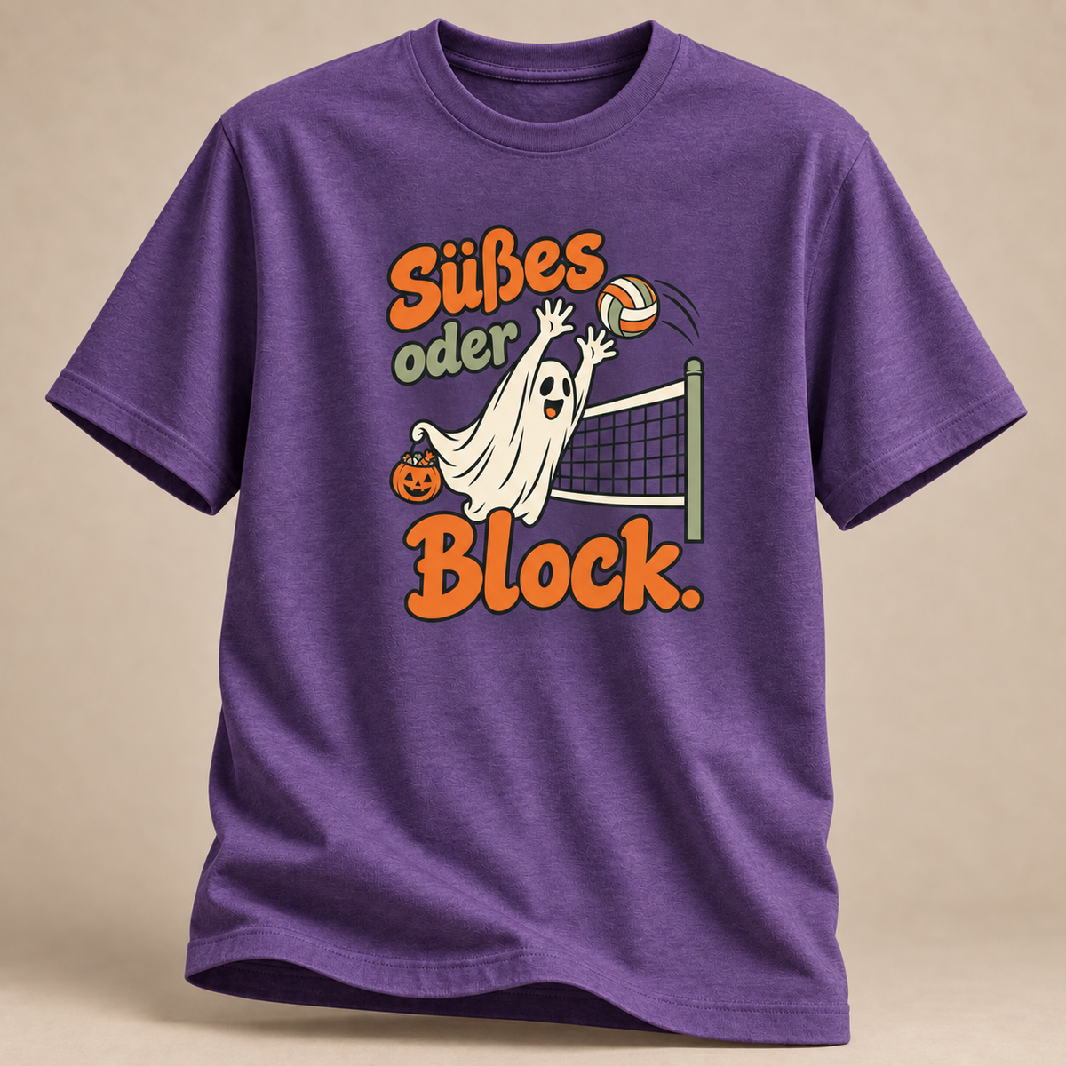Frontansicht eines violett melierten T-Shirts: Volleyball-Geist am Block mit Kürbis im Halloween-Motiv.