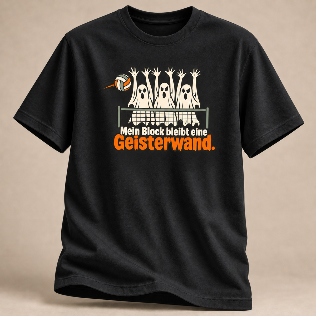 Frontansicht eines schwarzen T-Shirts: Drei Geister bilden eine Volleyball-Geisterwand.