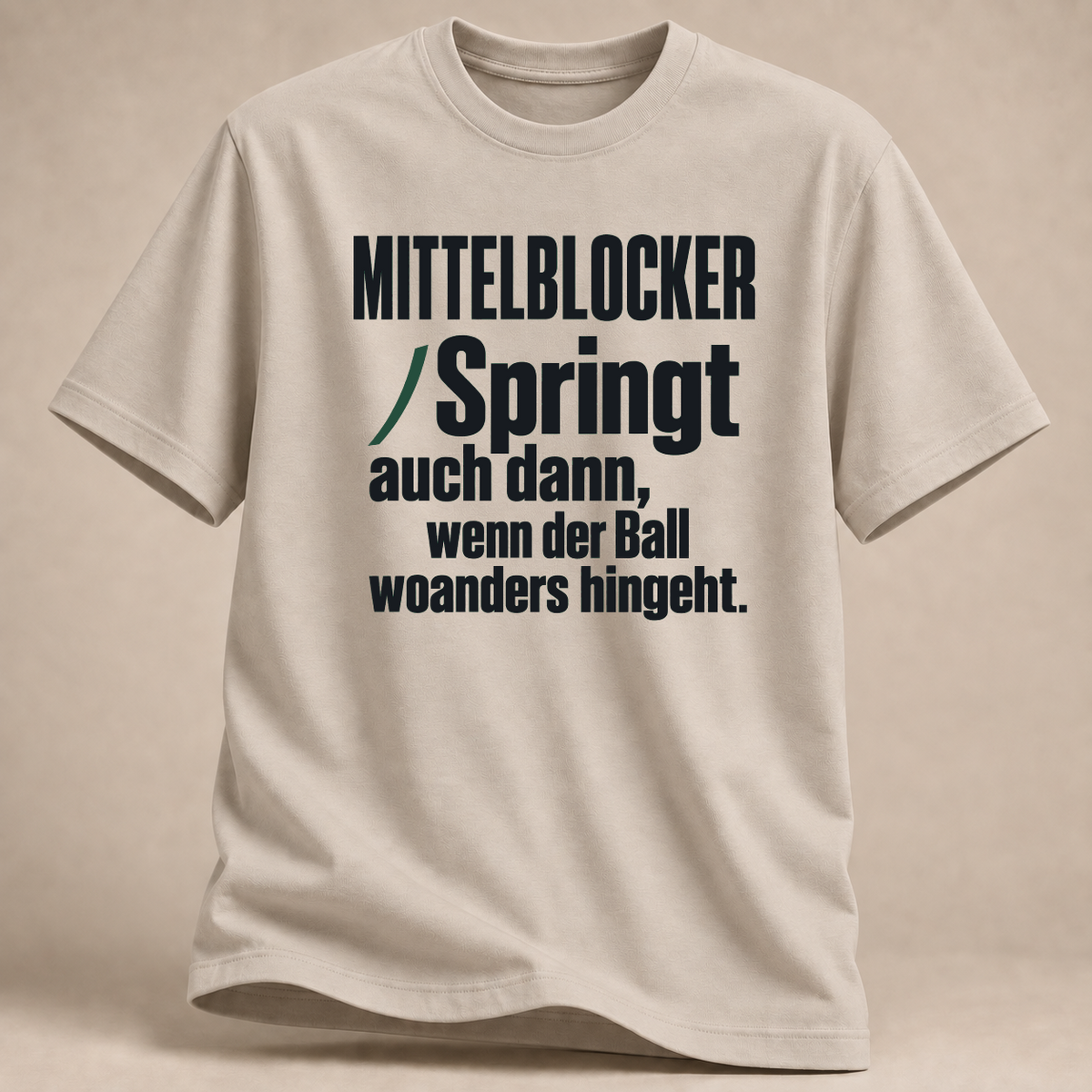 RÜCKRAUM – Mittelblocker springt – Volleyball T-Shirt – Sand