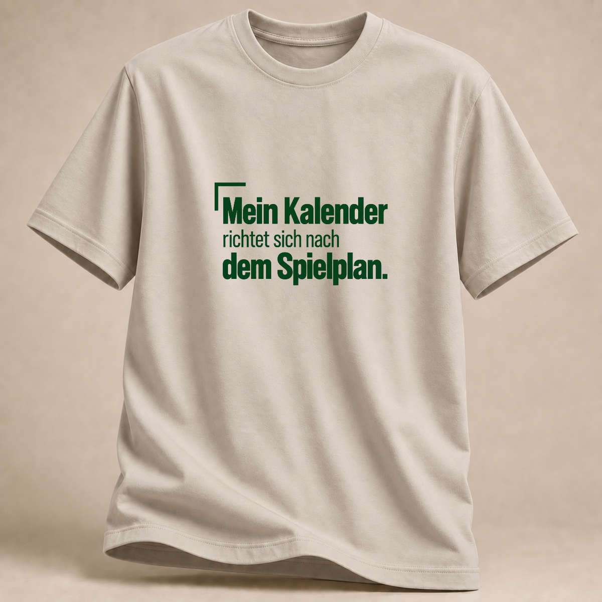 Nach dem Training wieder ansprechbar Volleyball T-Shirt – Mockup in Sand