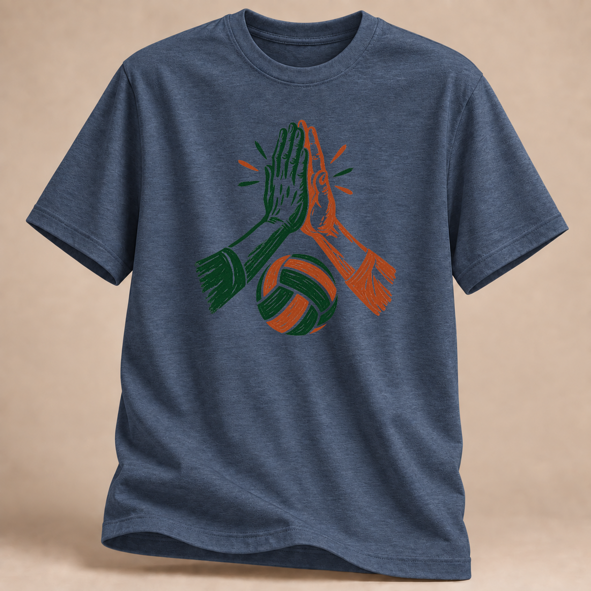 Katze und Volleyball T-Shirt – Mockup in Marineblau meliert