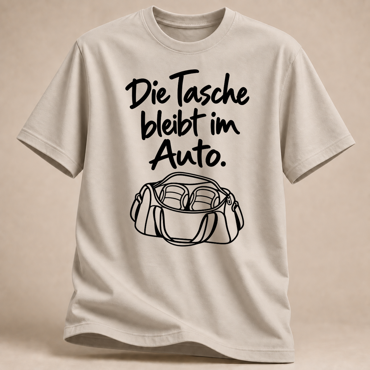 RÜCKRAUM – Tasche im Auto T-Shirt – Sand