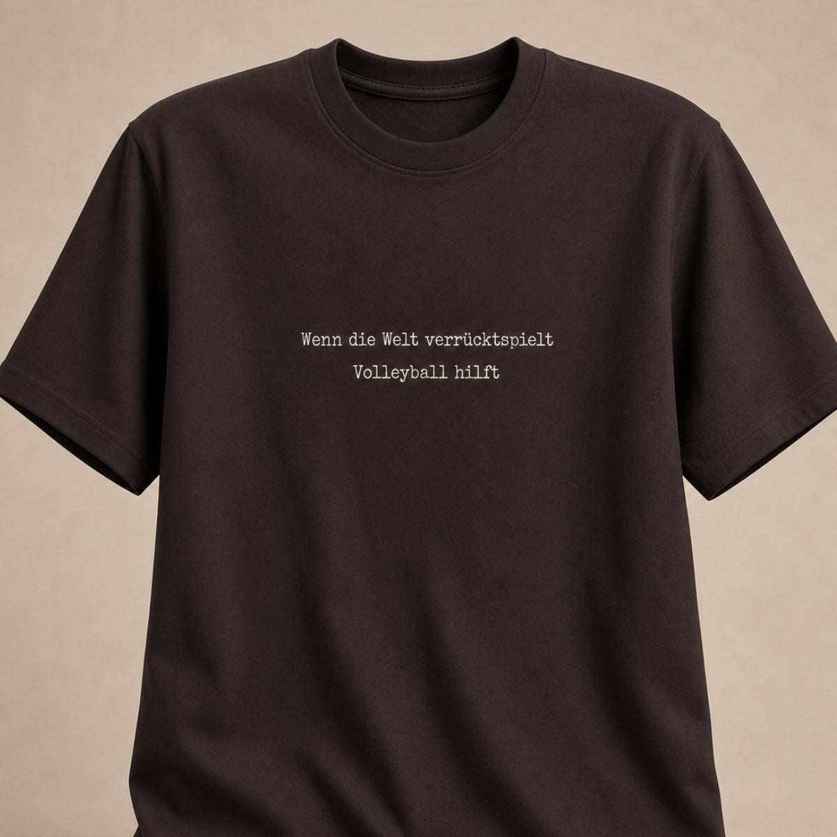 Wenn die Welt verrücktspielt – Volleyball hilft T-Shirt