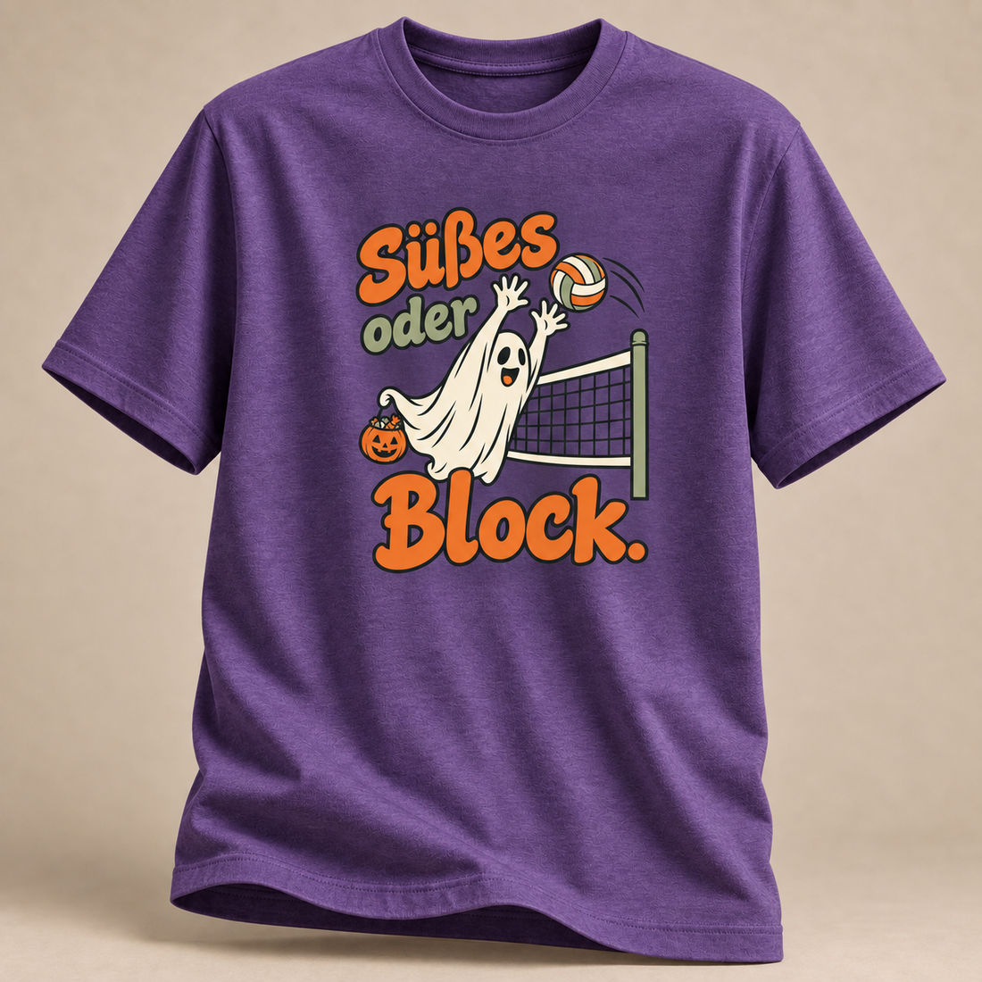 Frontansicht eines violett melierten T-Shirts: Volleyball-Geist am Block mit Kürbis im Halloween-Motiv.
