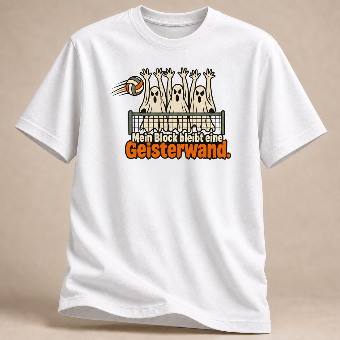 Frontansicht eines weißen T-Shirts: Drei Geister bilden eine Volleyball-Geisterwand.