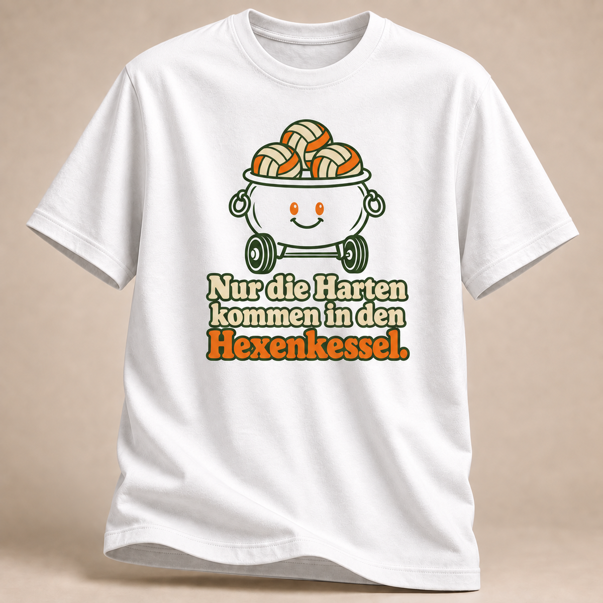 Frontansicht eines weißen T-Shirts: Volleyballmotiv mit Hexenkessel und drei Bällen.