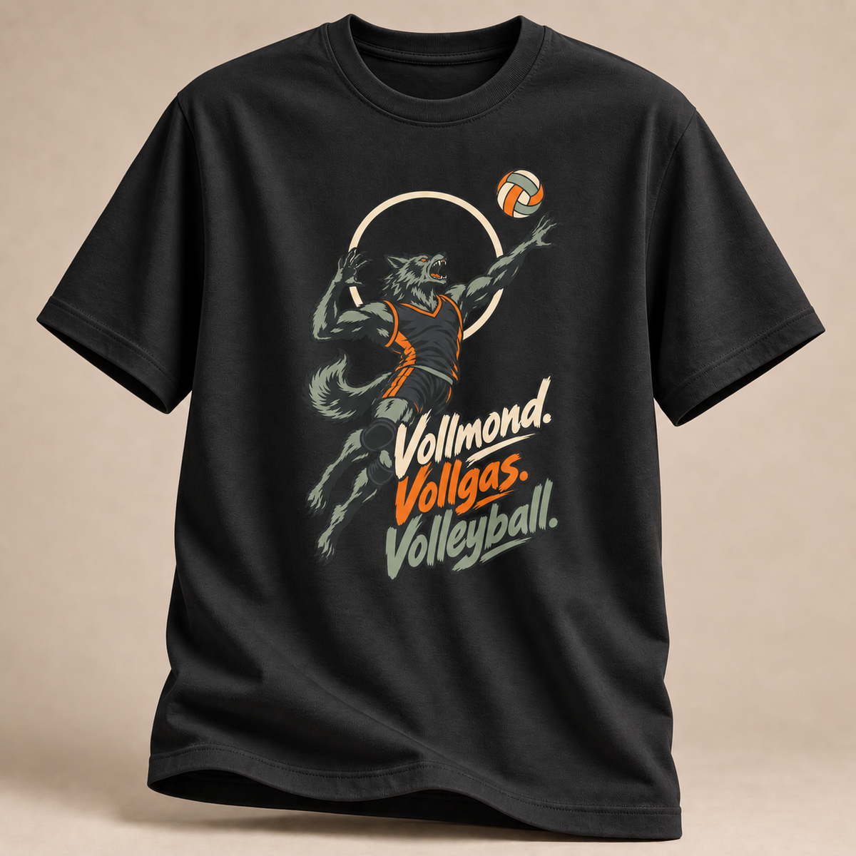 Frontansicht eines schwarzen T-Shirts: Werwolf mit Volleyball bei Vollmond.