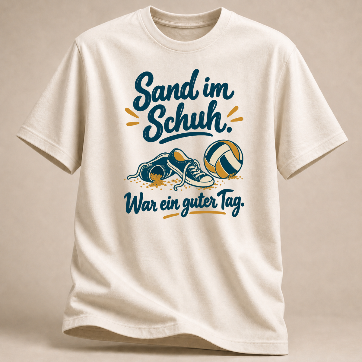 Sand im Schuh. War ein guter Tag. – Volleyball T-Shirt – Weiß