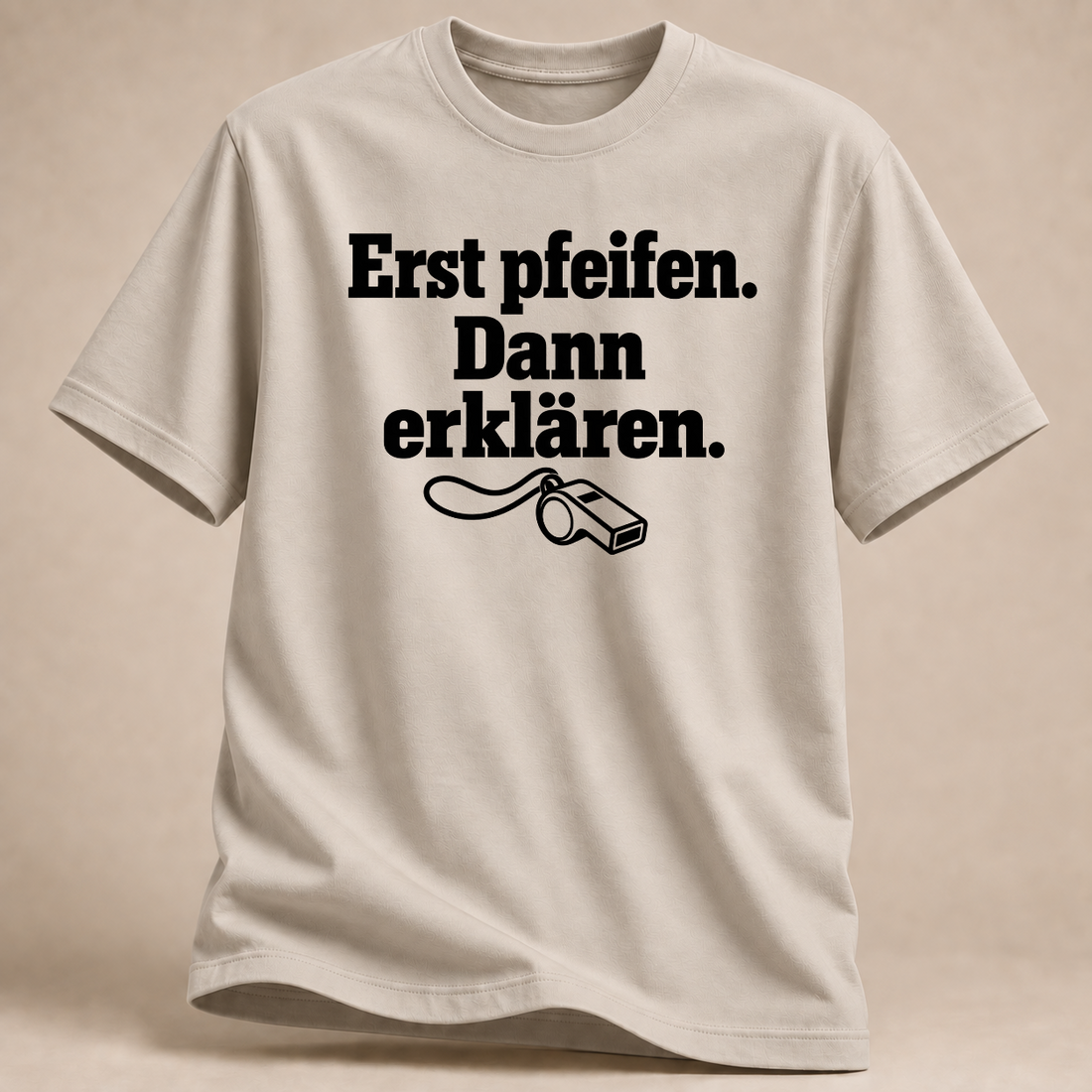 RÜCKRAUM – Erst pfeifen T-Shirt – Sand