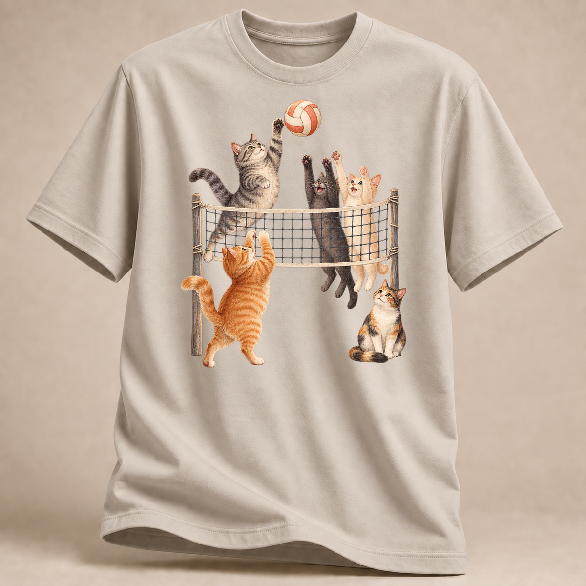 RÜCKRAUM – Katzen am Volleyballnetz T-Shirt – Sand